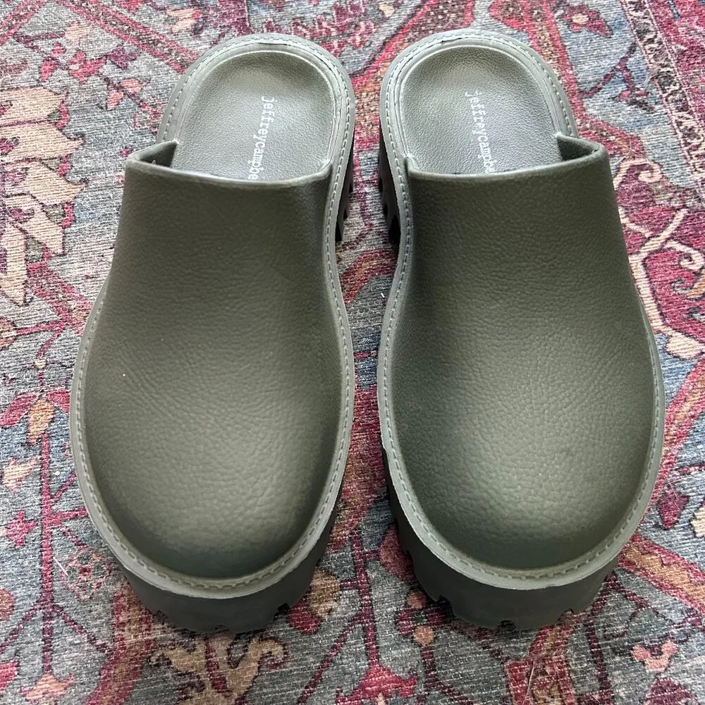Jeffrey Campbell clog in olive green. - Picture 1 of 3